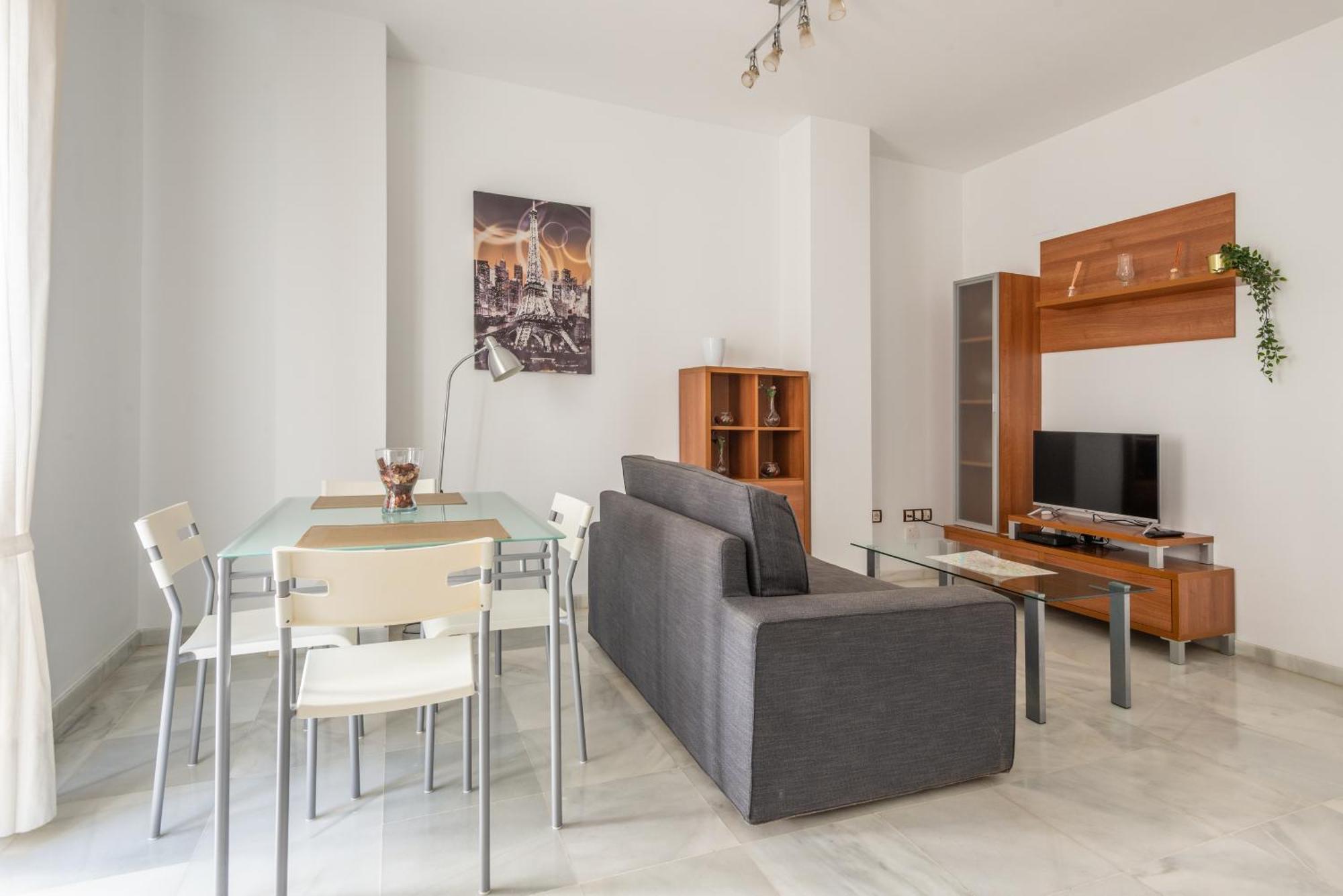 First Floor Close Macarena Church Appartement *